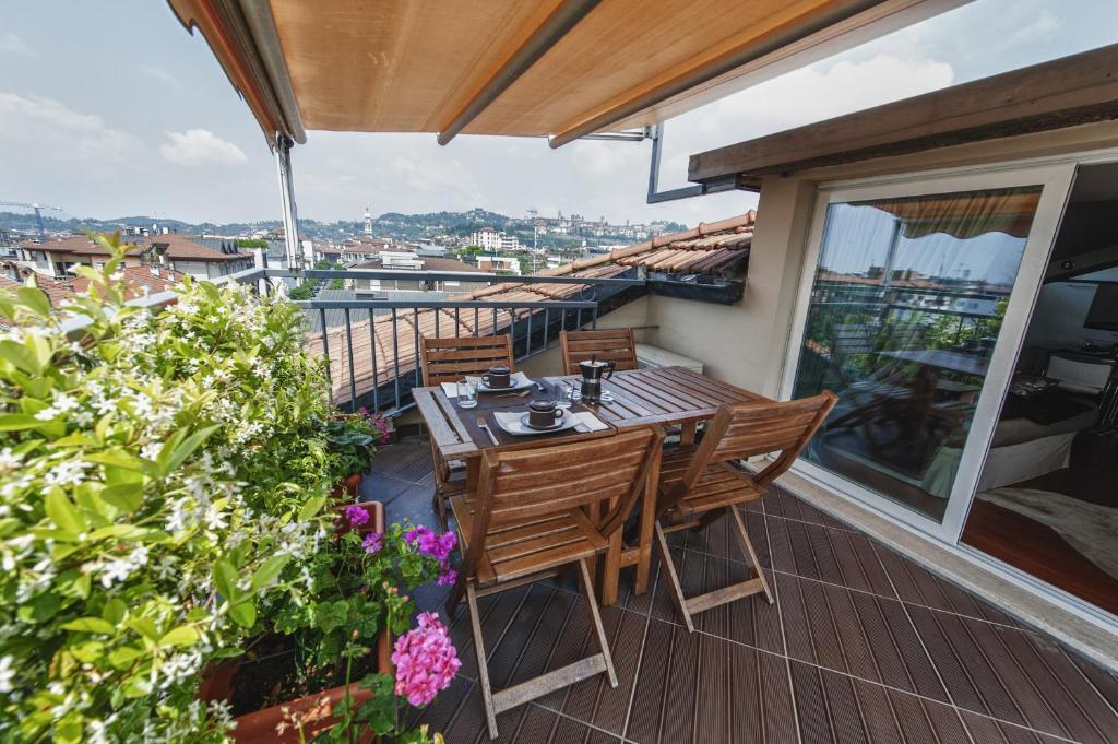 Cute & Cozy Terrace Apartment Bergamo Room photo